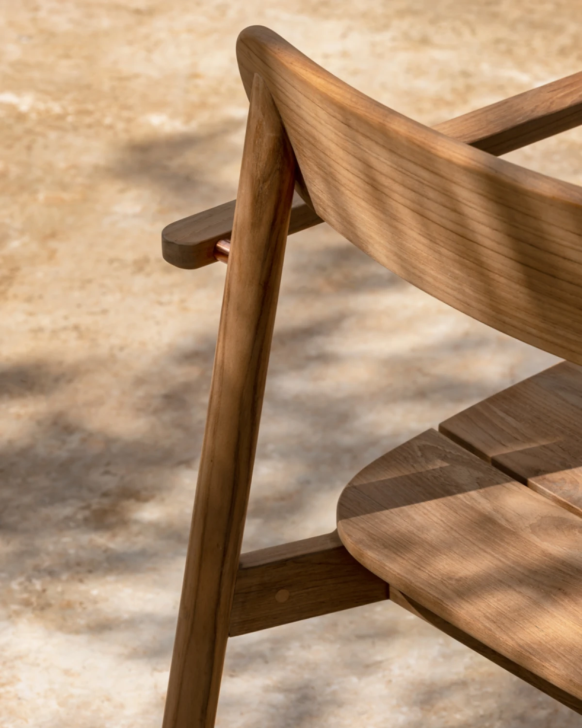 VincentSheppard_FreyaArmchair_A1_1000X800_72DPI